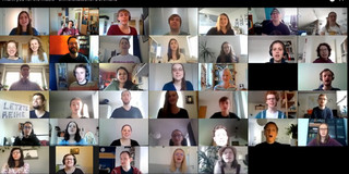 Screenshot des Chorvideos zeigt Videokonferenzansicht der einzelnen Mitwirkenden