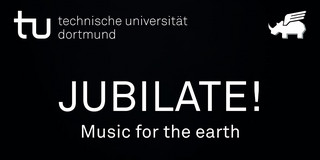 Blaue Erdkugel auf schwarzem Hintergrund. Weißer Titel: Jubilate!
