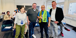 Prof. Wilkesmann and Tobias R. Ortelt with two members of the delegation.