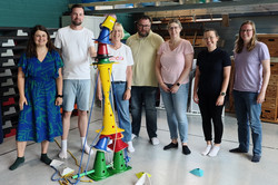 Das Team in the competition to build a tower as high as possible.