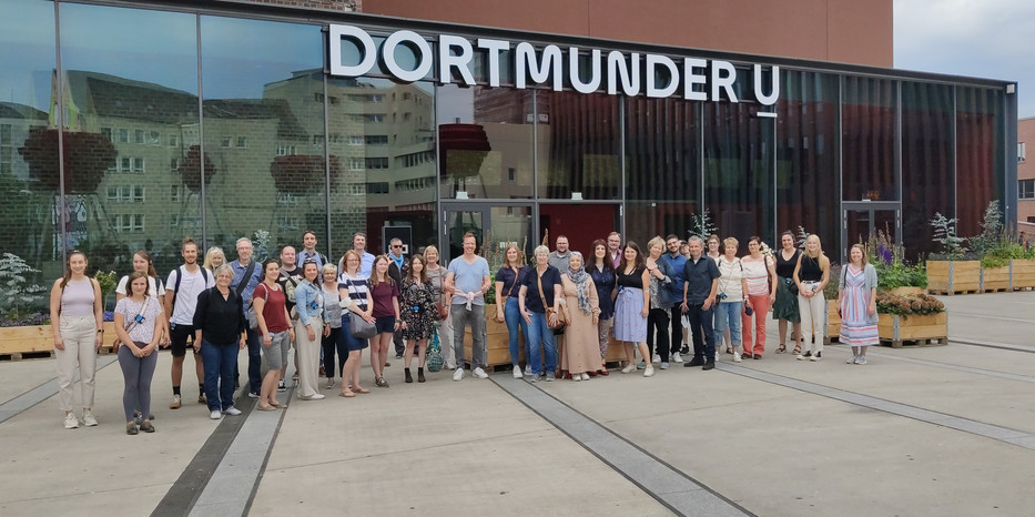 The zhb team in front of the entrance to the Dortmund U.